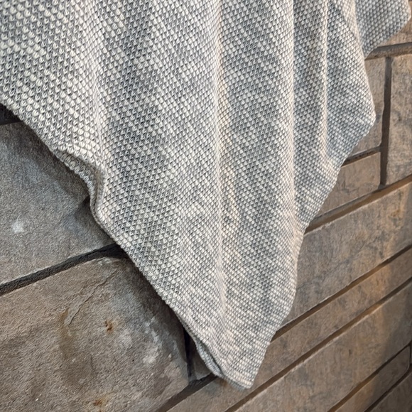 Vince Camuto Light Gray Knit Top - Picture 4 of 8